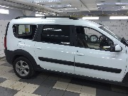 Лада Ларгус - тонирование стекол 1/2 автомобиля поенкой Llumar 05.